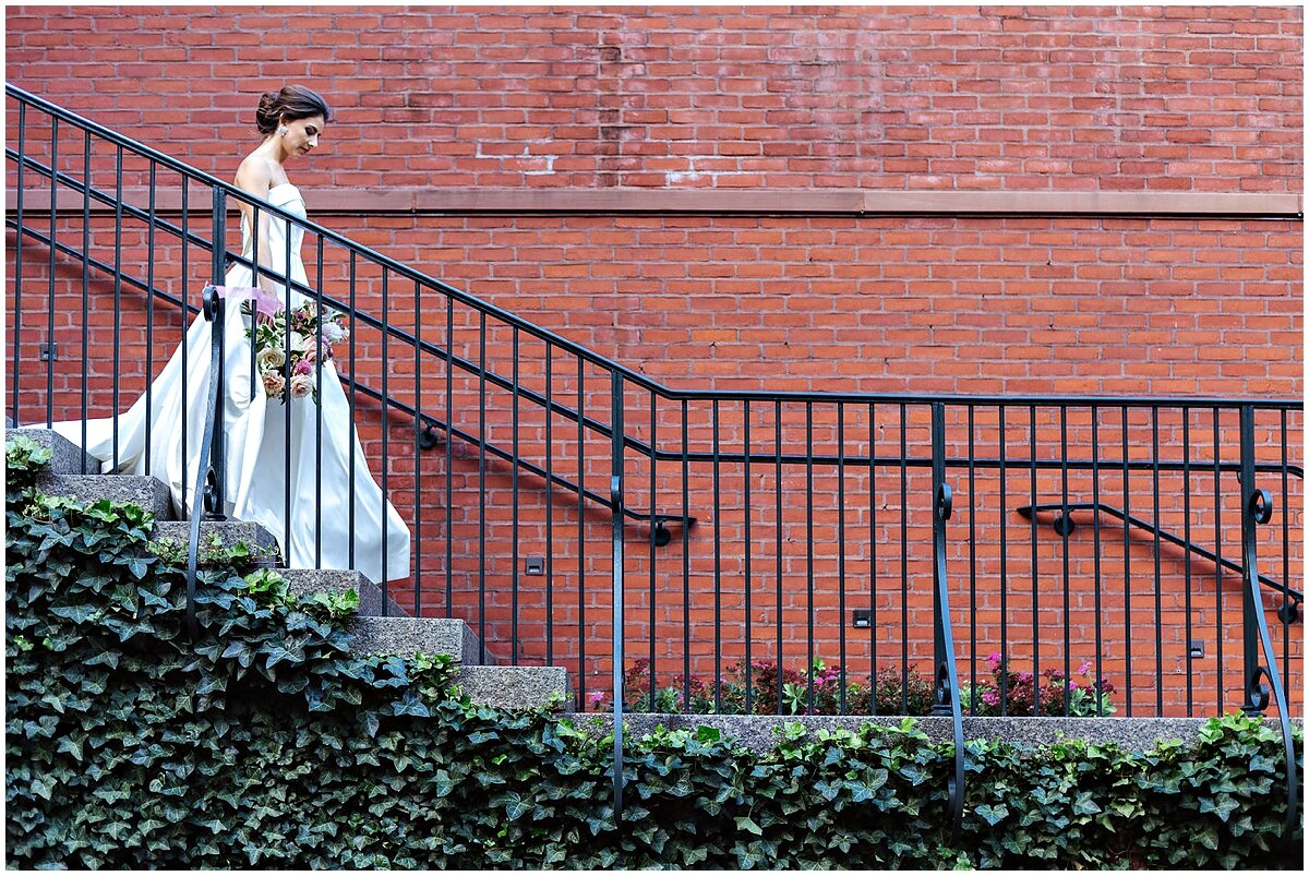 urban-row-photo-ivy-hotel-wedding-photographer-courtyard-ceremony_0020.jpg