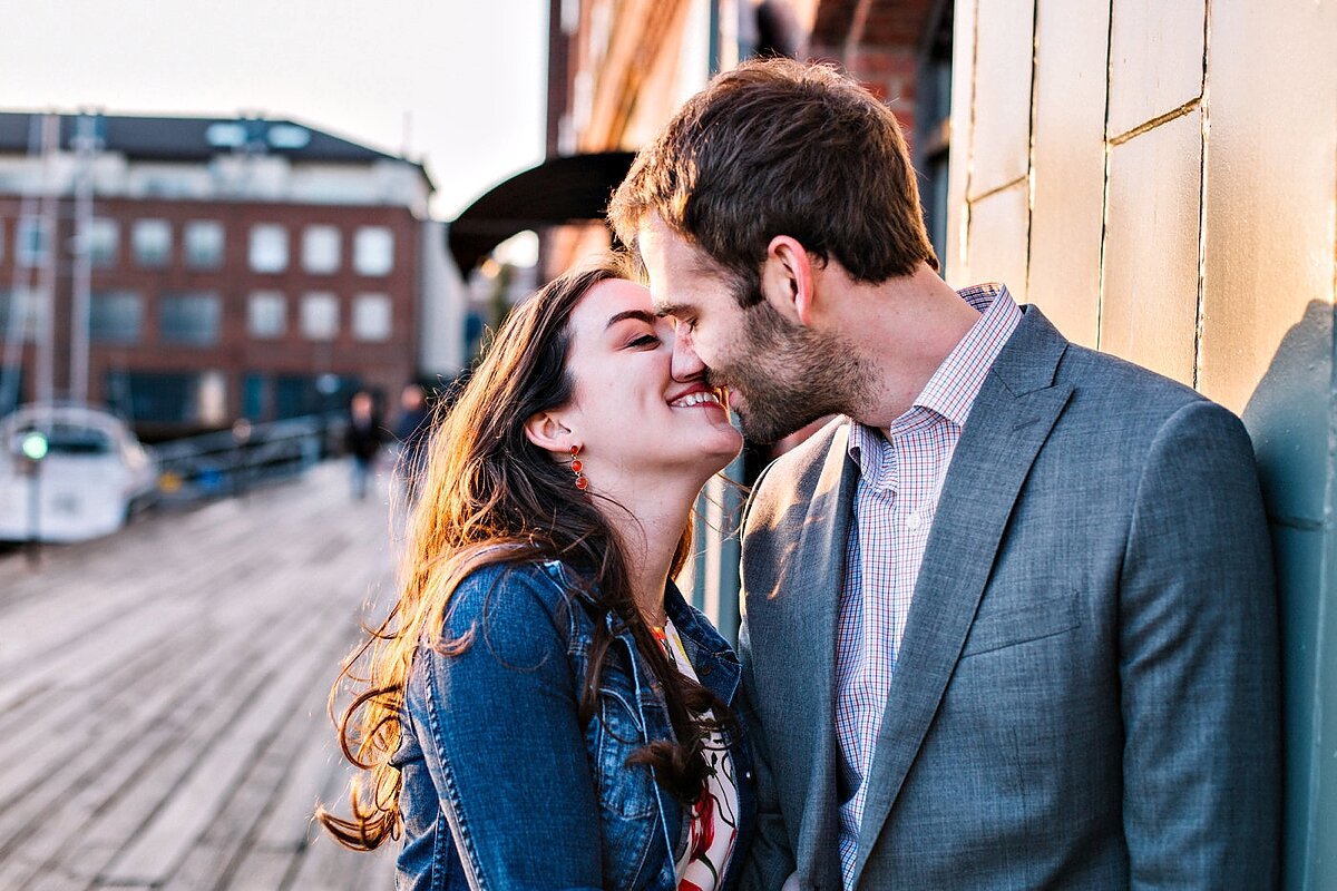 urban-row-photo-henderson-wharf-fells-point-engagement_0002.jpg