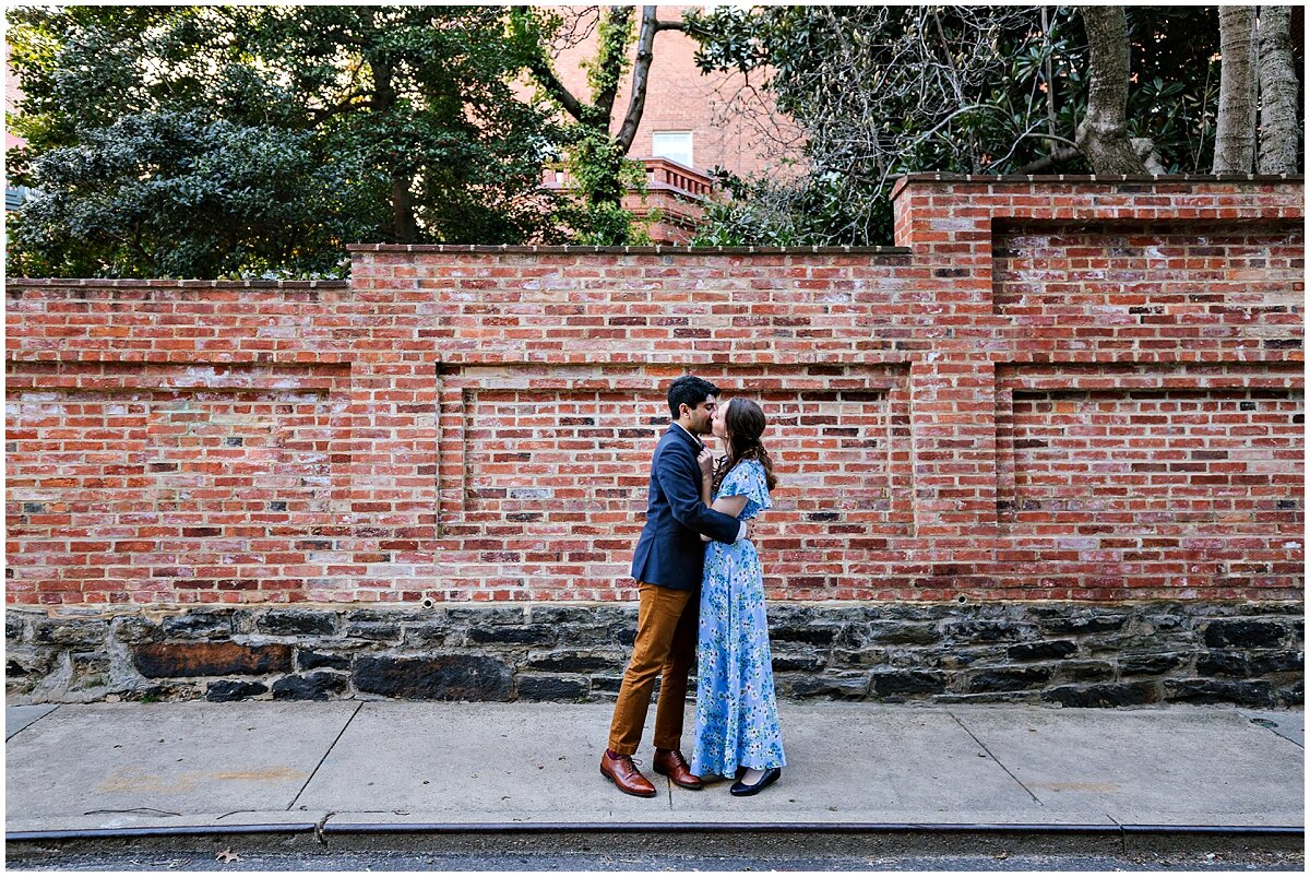 urban-row-photo-brick-ivy-wall-mt-vernon-engagement-photos_0023.jpg