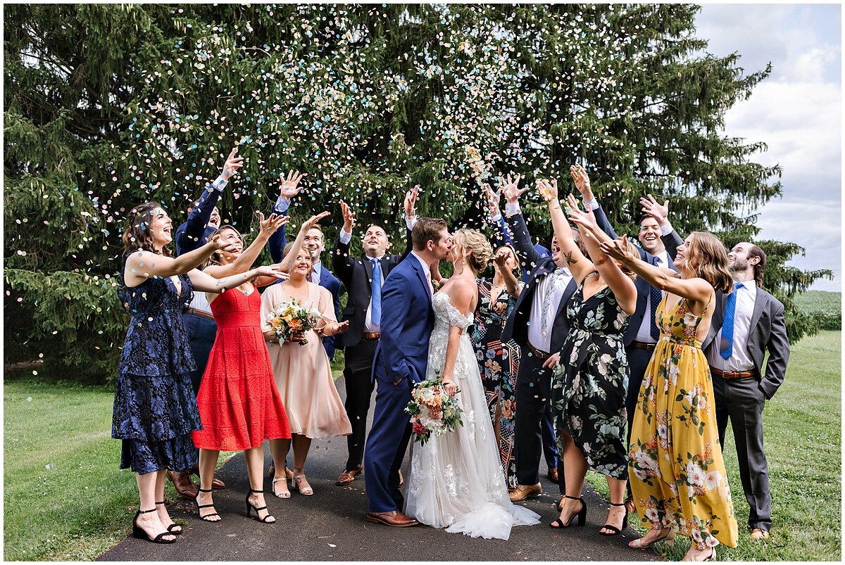 urban-row-photo-confetti-wedding-group-shot_0030.jpg