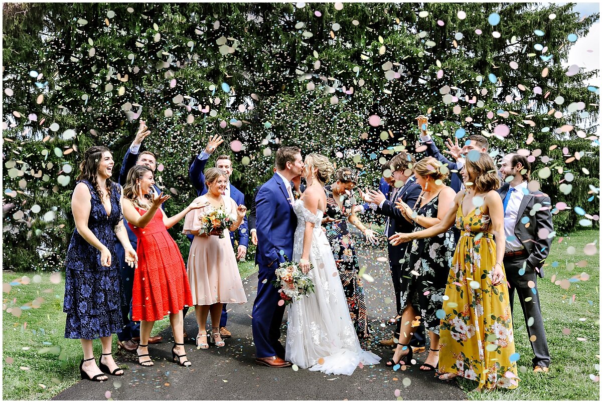 urban-row-photo-confetti-wedding-group-shot_0031.jpg