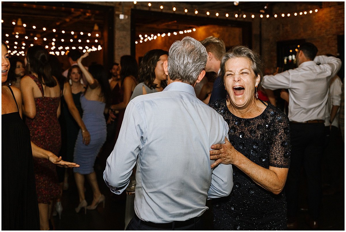 urban-row-photo-fun-candid-wedding-reception-dancing_0084.jpg