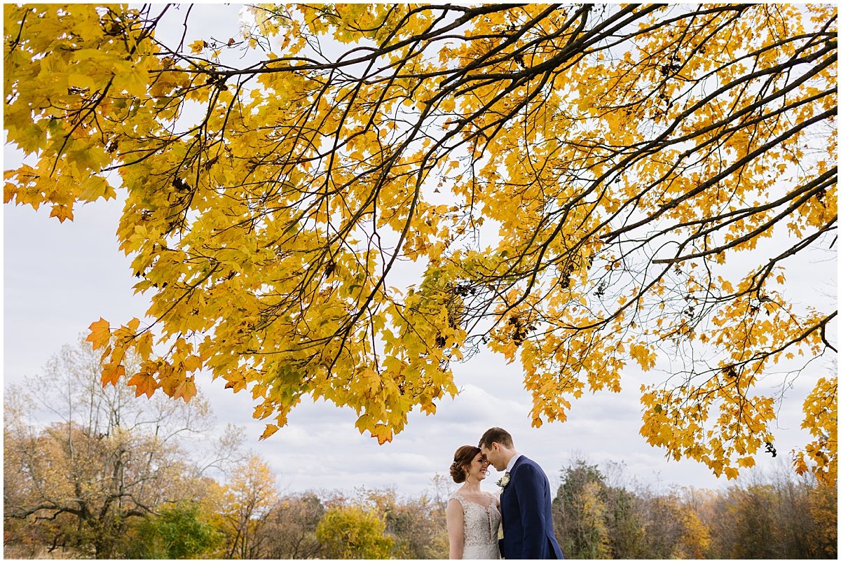 urban-row-photo-bright-fall-rosewood-farms-wedding_0022.jpg