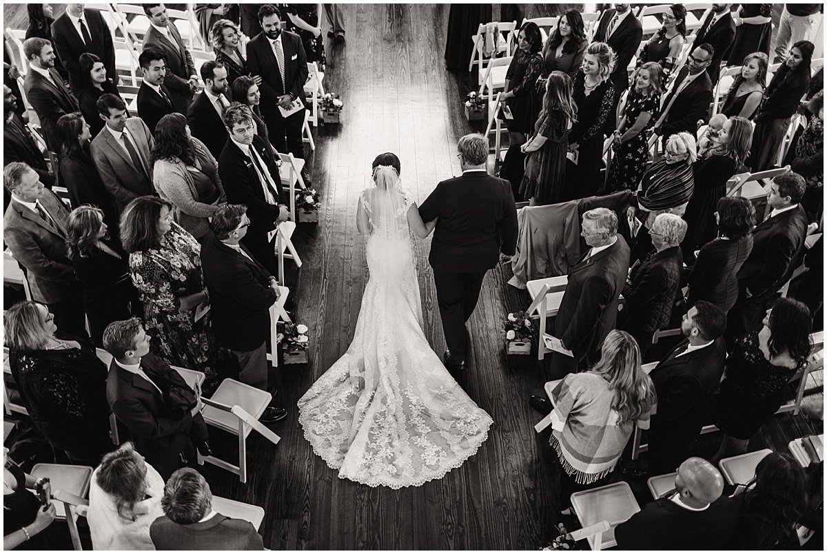 urban-row-photo-rosewood-farms-indoor-white-barn-ceremony_0034.jpg