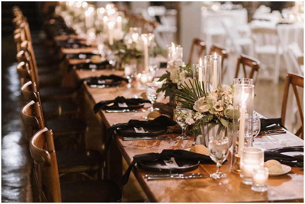 urban-row-photo-white-florals-black-plates-wedding-tablescape_0047.jpg