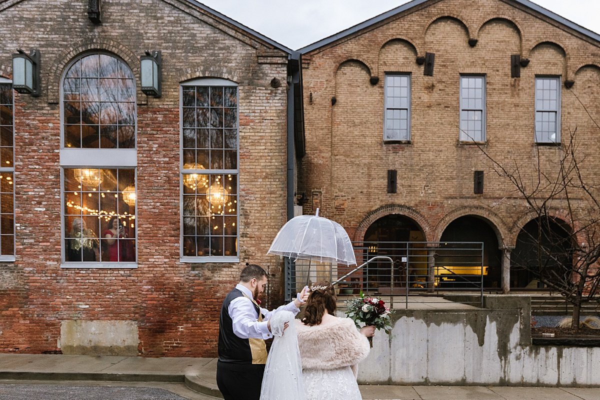 urban-row-photo-woodberry-kitchen-industrial-intimate-wedding-venue_0010.jpg