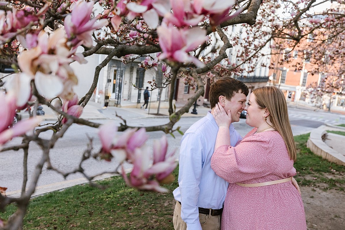 urban-row-photo-classic-mt-vernon-spring-magnolia-engagement-photographer_0013.jpg