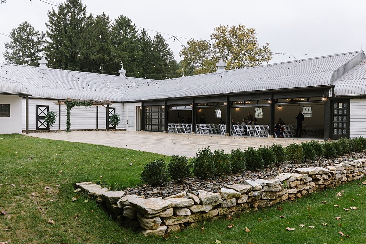 urban-row-photo-cold-saturday-farm-white-black-modern-barn-design_0022.jpg