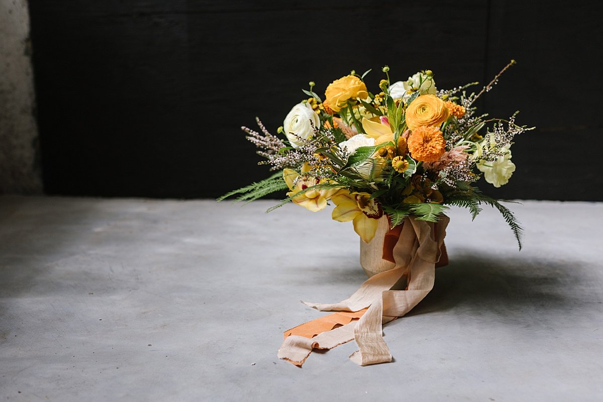 urban-row-photo-wildflower-meadow-inspired-textured-wedding-bouquet_0006.jpg