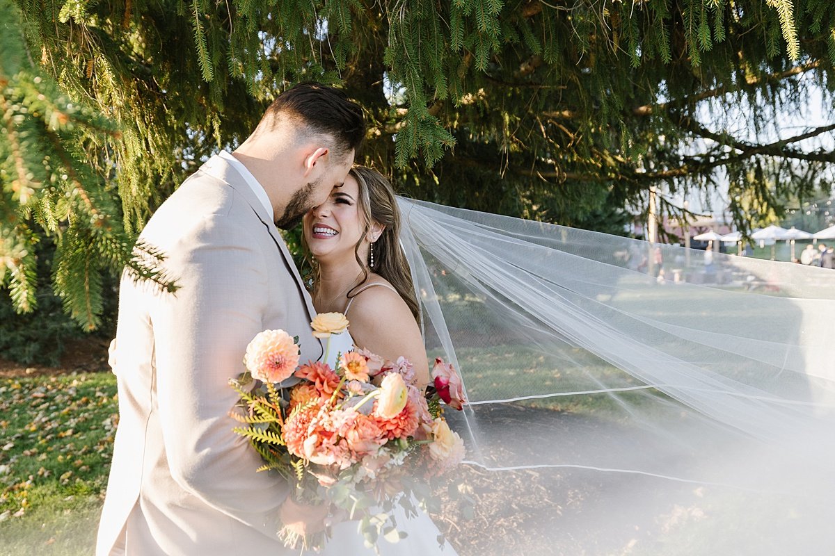 urban-row-photo-wyndridge-farm-wedding-newlywed-portraits_0029.jpg