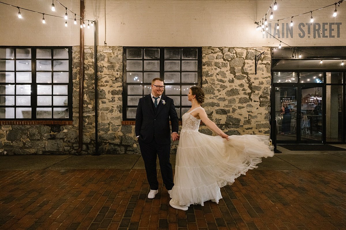 urban-row-photo-spring-main-street-ballroom-wedding_0023.jpg