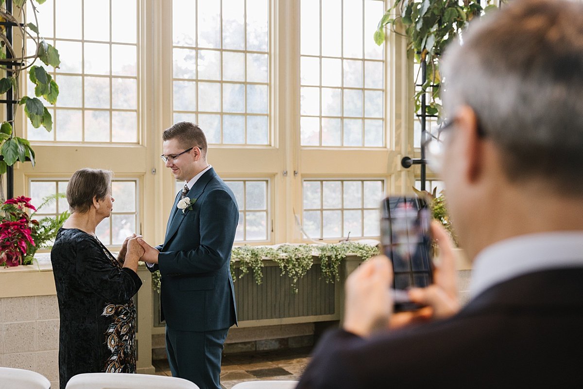 urban-row-photo-candid-baltimore-wedding-rawlings-conservatory_0022.jpg